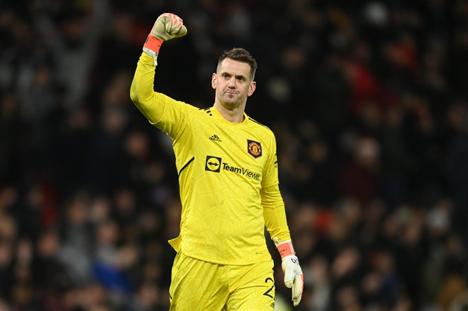 Thủ thành Tom Heaton đóng góp vai trò không nhỏ trong phòng thay đồ mU
