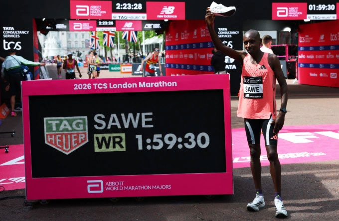 Sabastian Sawe làm nên lịch sử tại London Marathon 2026. Ảnh: Reuters