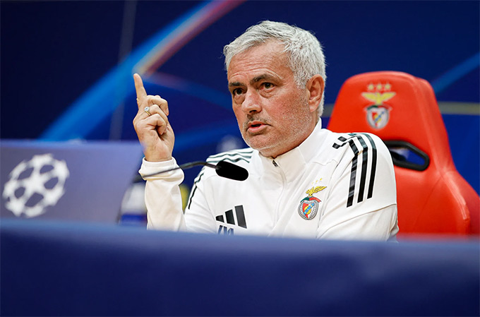 HLV Mourinho vẫn đang dẫn dắt Benfica