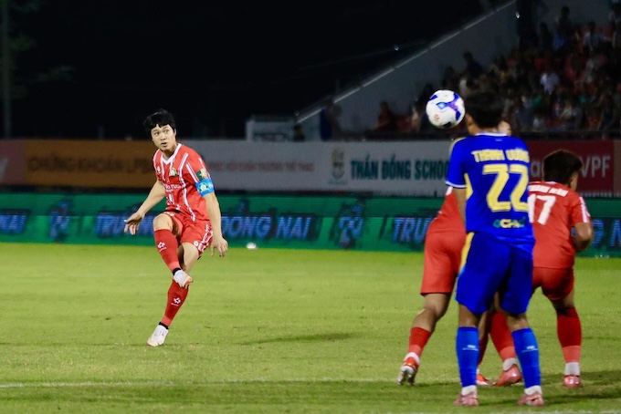 Cú sút phạt của Công Phượng nâng tỷ số lên 3-0 cho Đồng Nai. Ảnh: CTV 