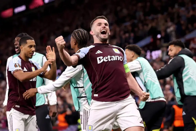 Aston Villa chế nhạo Liverpool bằng nhạc hiệu Champions League