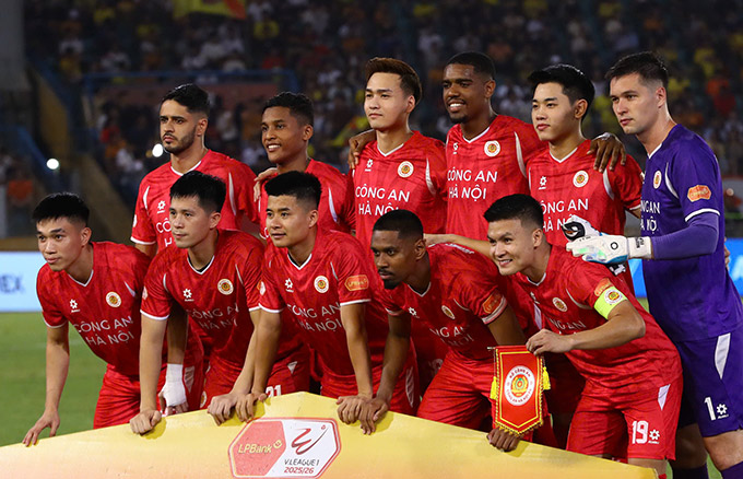 Niềm vui của CLB Công an Hà Nội sau lần thứ 2 vô địch V.League - Ảnh: Minh Tuấn 