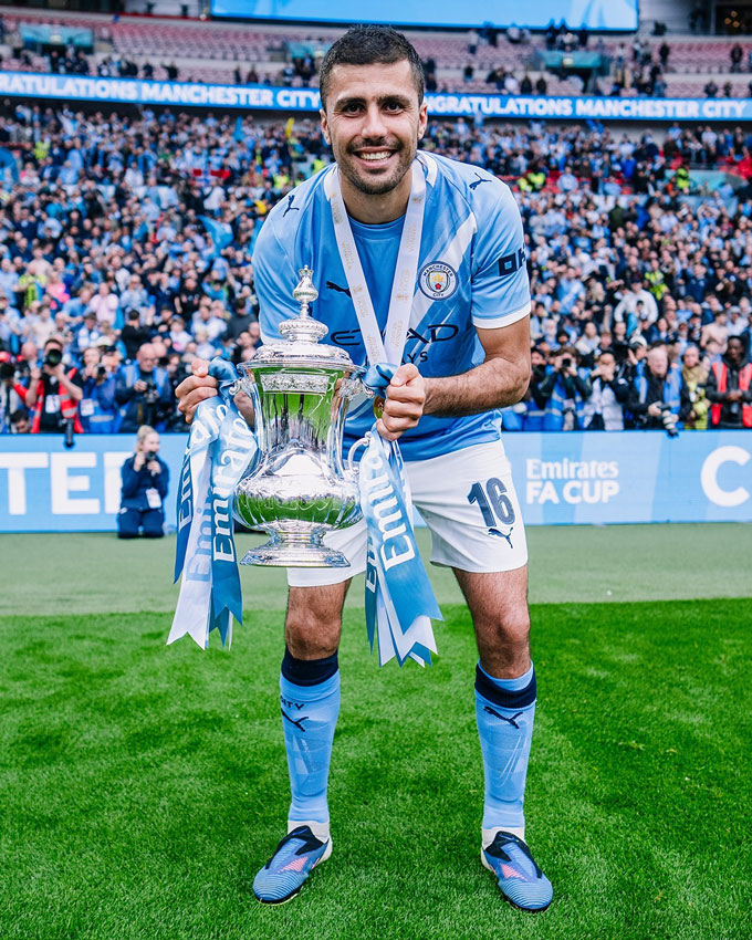 Rodri vừa cùng Man City giành chức vô địch FA Cup - Ảnh: @ManCity