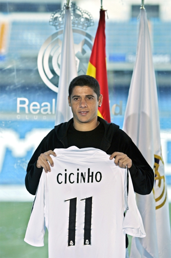 Cicinho từng khoác áo Real Madrid