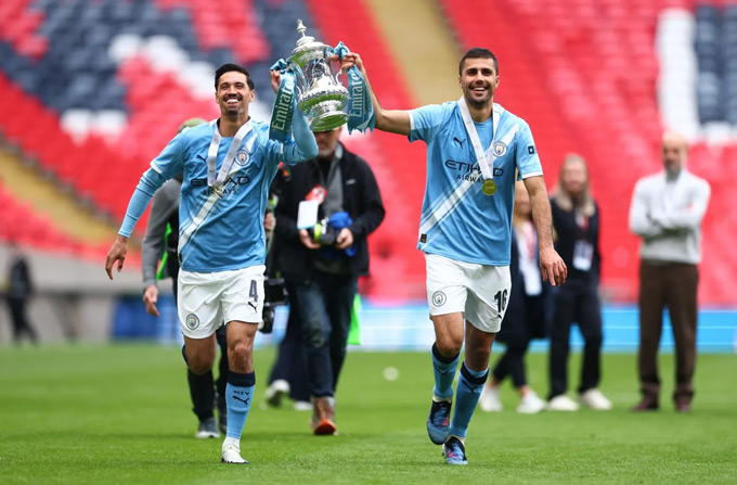 Mourinho rất muốn có Rodri (phải)