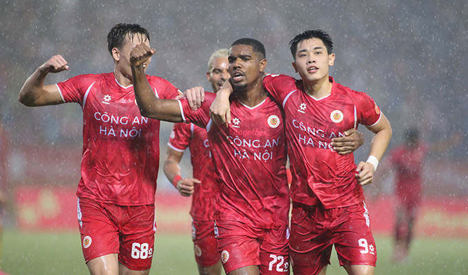 CAHN lên ngôi vô địch V.League trước 3 vòng đấu - Ảnh: Minh Tuấn 