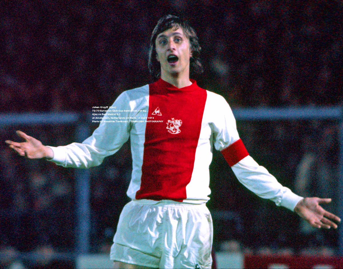 CLB Ajax Amsterdam, với hạt nhân Cruyff, đã đoạt cúp C1 châu Âu 3 lần liên tiếp vào năm 1974