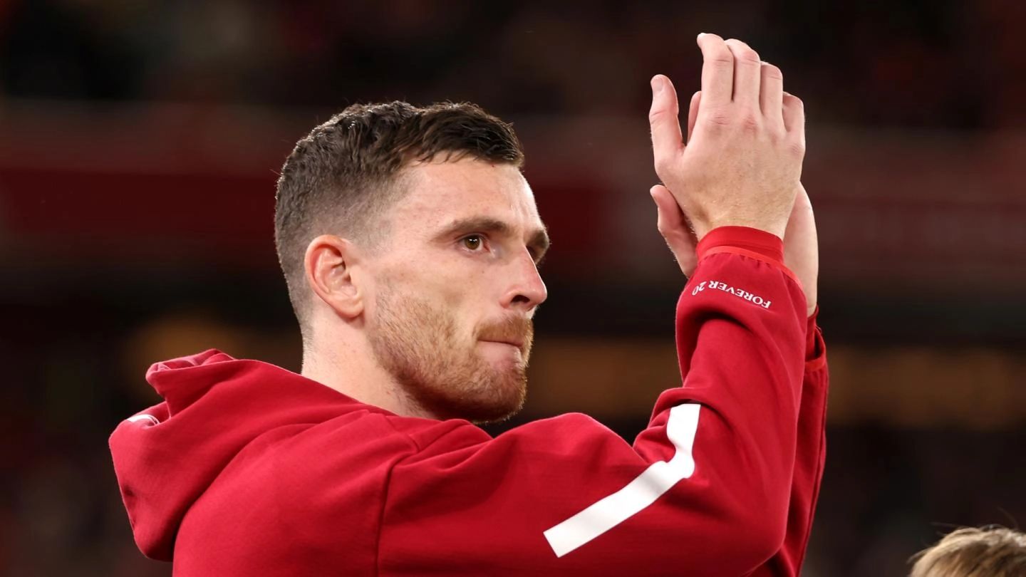Robertson cũng gia nhập Liverpool từ năm 2017, có 377 lần ra sân, ghi 14 bàn thắng