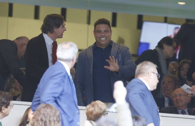 Ronaldo "béo" đang là chủ tịch Real Valladolid (ảnh: Marca)