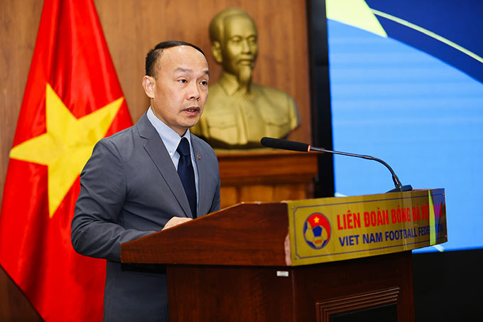 Tổng thư ký VFF - Nguyễn Văn Phú đánh giá cao sự hợp tác của nhà tài trợ trong việc phát triển bóng đá nữ Việt Nam - Ảnh: Đức Cường