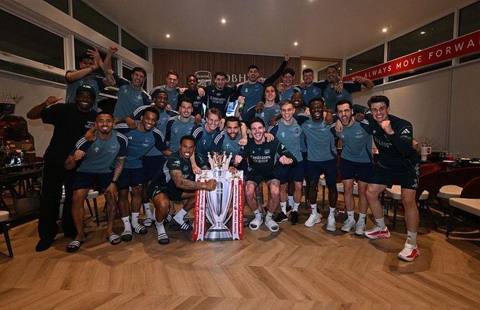 Arsenal vô địch Premier League sau 22 năm