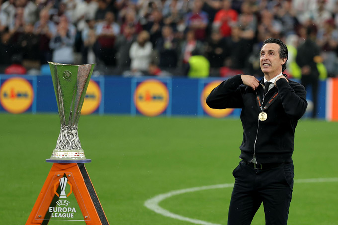 Unai Emery đi vào lịch sử sau chức vô địch Europa League cùng Aston Villa
