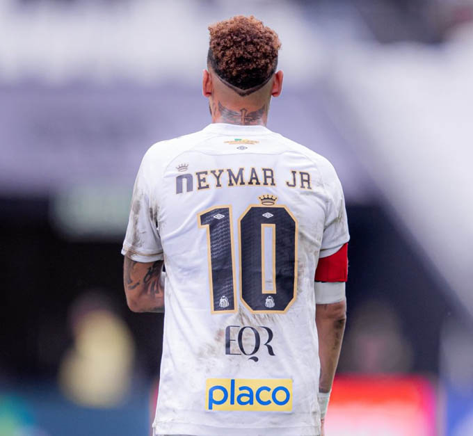 Neymar vừa dính chấn thương bắp chân