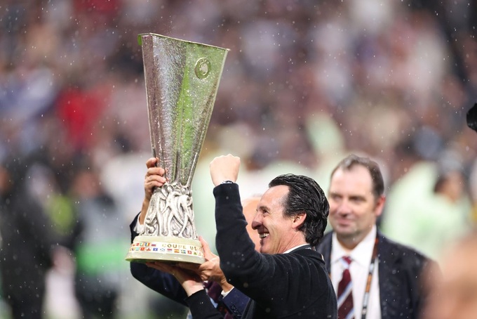 HLV Unai Emery và danh hiệu Europa League thứ 5 trong sự nghiệp. Ảnh: Aston Villa FC