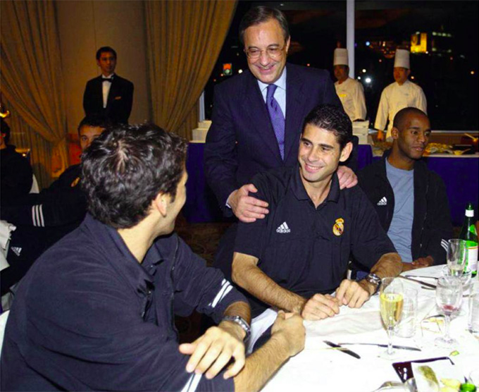 Hierro và chủ tịch Florentino Perez lúc mới đến Real