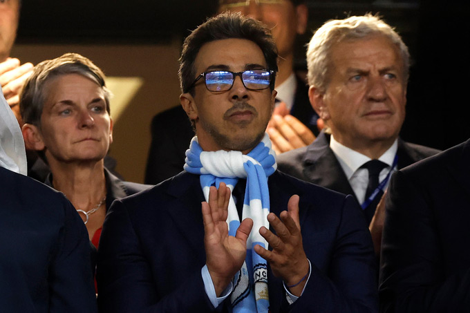 Sheikh Mansour, chủ sở hữu Man City và Phó Thủ tướng của UAE là một nhân vật đầy quyền lực