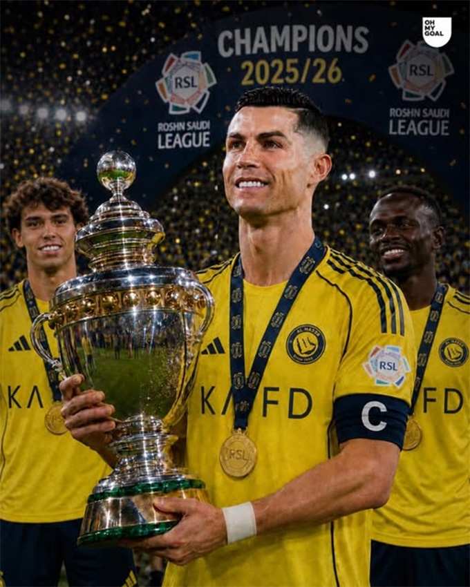 CR7 lập cú đúp và nhận danh hiệu Cầu thủ xuất sắc nhất