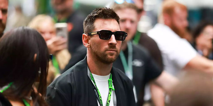 Messi trở thành tỷ phú bóng đá