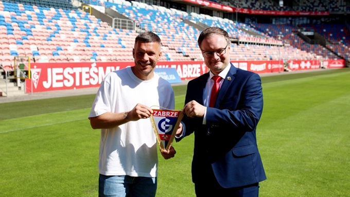 Podolski sẽ có hành trình mới với Gornik Zabrze