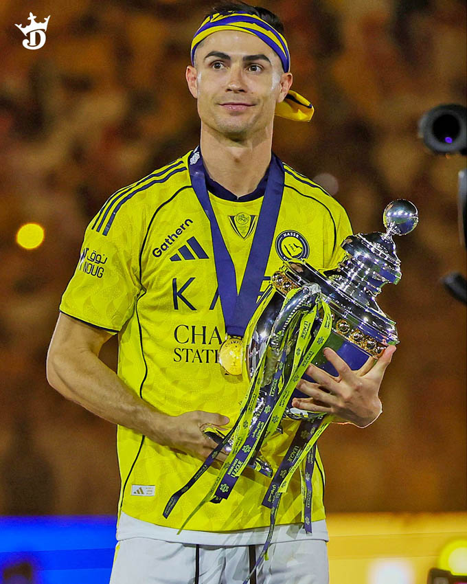 Ronaldo vừa cùng Al Nassr vô địch giải Saudi Pro League 2025/26