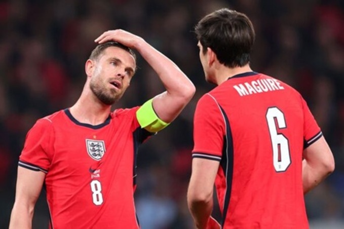 Henderson (trái) được gọi vào ĐT Anh là một quyết định khó hiểu của HLV trưởng Thomas Tuchel