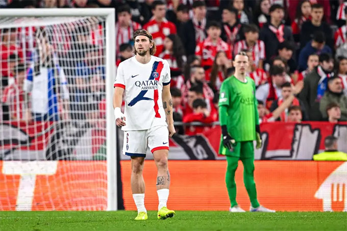 Zabarnyi và Safonov khiến PSG đau đầu