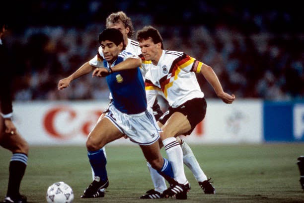 Trước trận chung kết với Tây Đức, Maradona đã tuyệt tình với người Ý
