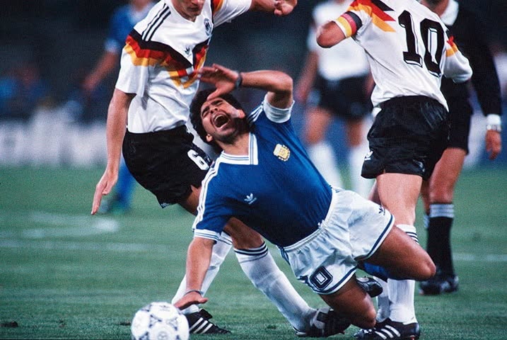 Ở Napoli, Maradona là  Chúa trời, nhưng cũng là nạn nhân