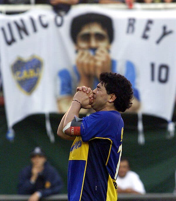 Maradona có một hình ảnh dụ ngôn bám suốt cuộc đời là hố phân