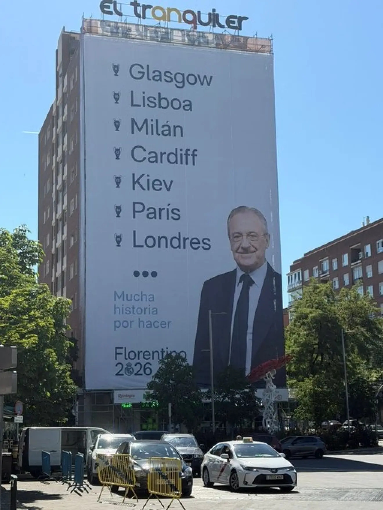 Perez đã cho giăng một biểu ngữ gần sân Bernabeu, với khẩu hiệu tranh cử "Còn nhiều lịch sử để tạo nên" 