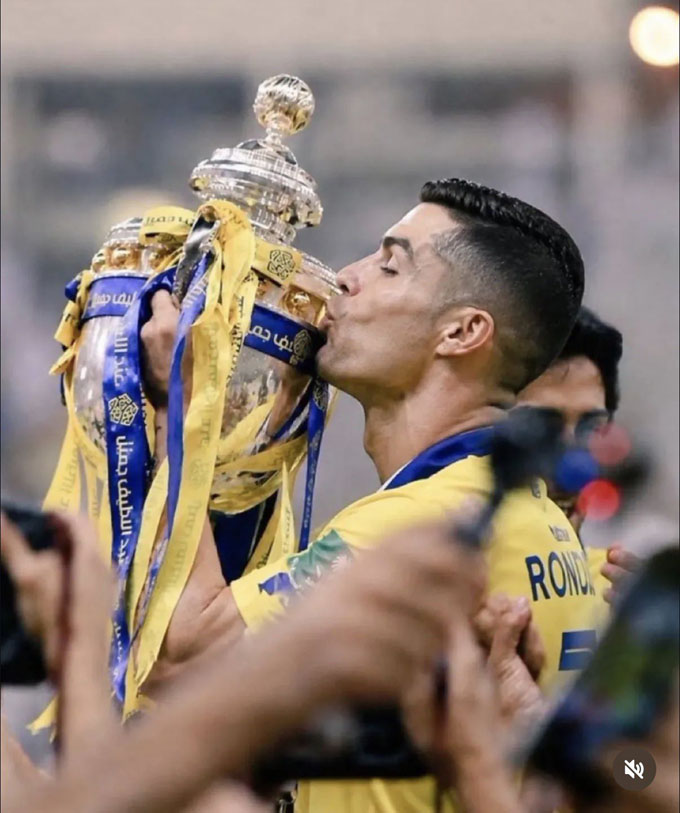 Ronaldo giành nhiều danh hiệu nhưng chưa thể so với Messi