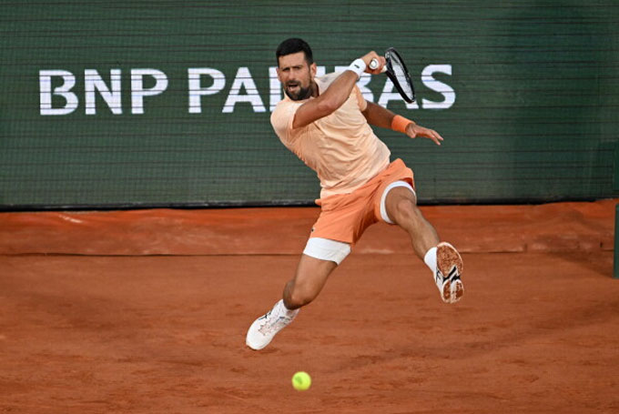 Djokovic thắng nhọc trận ra quân Grand Slam đất nện năm nay. Ảnh: ATP