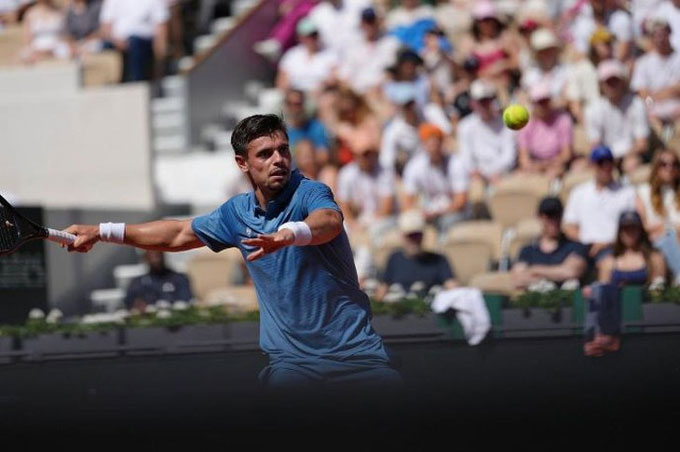 Arthur Gea trong trận đấu với Khachanov ở vòng một Roland Garros. Ảnh: ATP