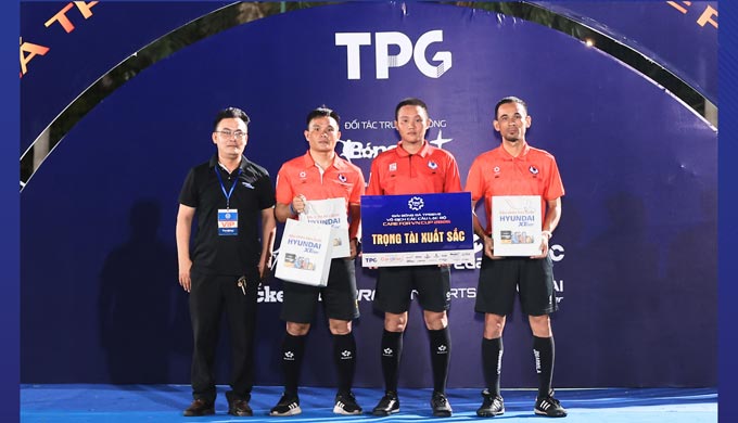 Tổ trọng tài xuất sắc nhất trận đấu