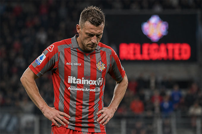 Vardy có mùa giải thứ 2 liên tiếp phải xuống hạng