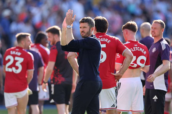 Carrick nhận cơn mưa lời khen vì trao cơ hội ra sân cho Malacia