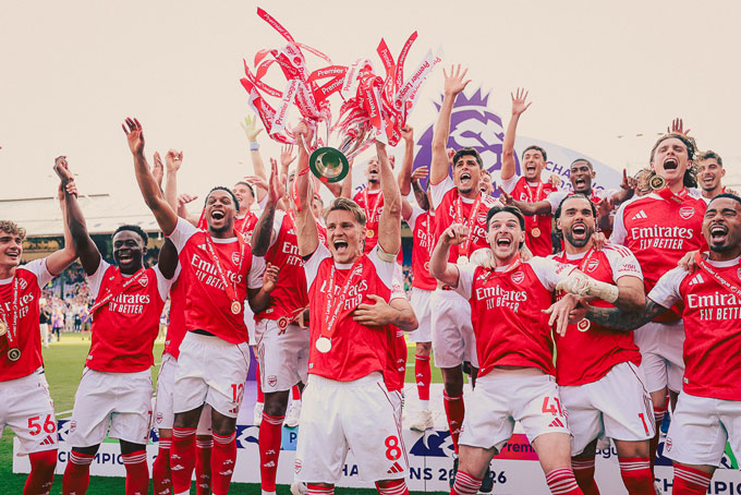 Arsenal nâng cao cúp vô địch - Ảnh: @Arsenal