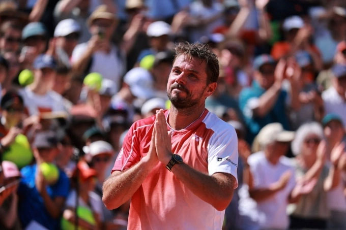 Wawrinka cám ơn khán giả sau trận đấu. Ảnh: ATP