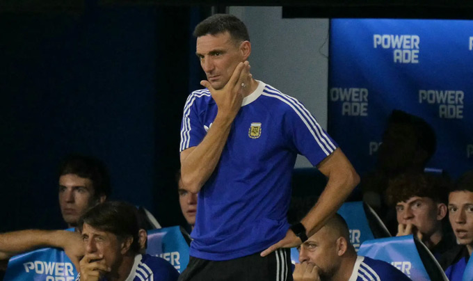 HLV Scaloni đang lo ngay ngáy về tình hình chấn thương của nhiều ngôi sao phía Argentina chứ không riêng gì Messi