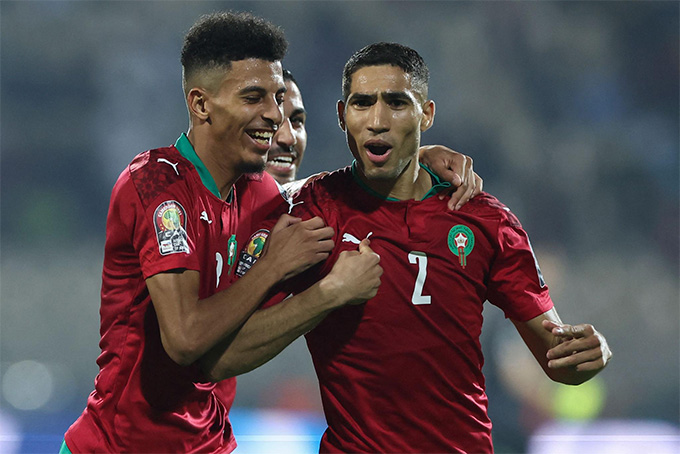 Hakimi (phải) đóng vai trò rất quan trọng tại ĐT Morocco hiện tại