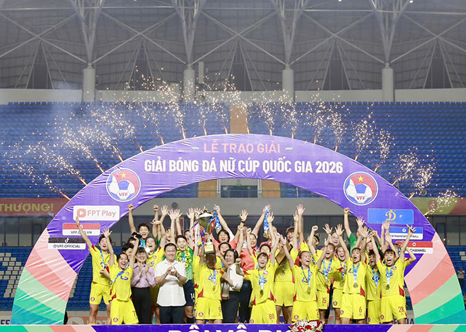 TP.HCM thành công bảo vệ ngôi vô địch với thành tích bất bại ở giải đấu năm nay. Ảnh: Phan Tùng
