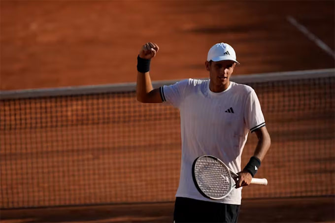 Jodar trở thành tay vợt tuổi teen thứ 5 trong thập niên này vào vòng ba Roland Garros