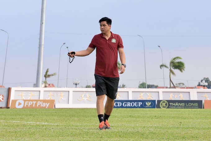 HLV Nguyễn Việt Thắng đã từng 2 lần đưa 2 CLB hạng Nhất lên chơi V.League. Ảnh: Ngọc Sơn 