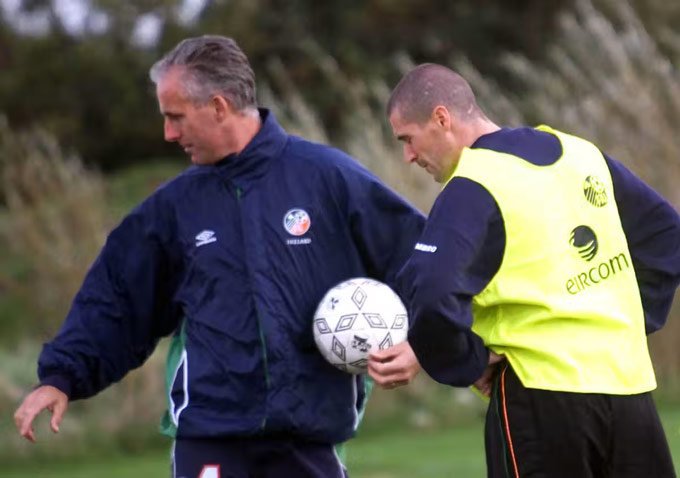 Mick McCarthy và Roy Keane trong một buổi tập trước World Cup 2002