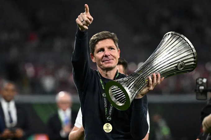Oliver Glasner hóa bất tử cùng Crystal Palace