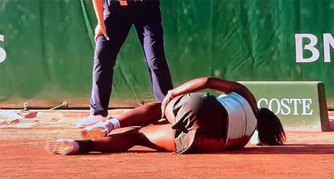 Baptiste dính chấn thương đầu gối ở vòng hai Roland Garros 2026. Ảnh: WTA