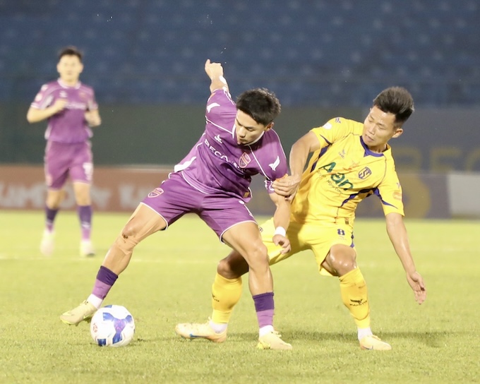 Vừa thất bại trước SLNA, nên Becamex TP.HCm đang rất cần 3 điểm trong chuyến làm khách này. Ảnh: Gia Hân