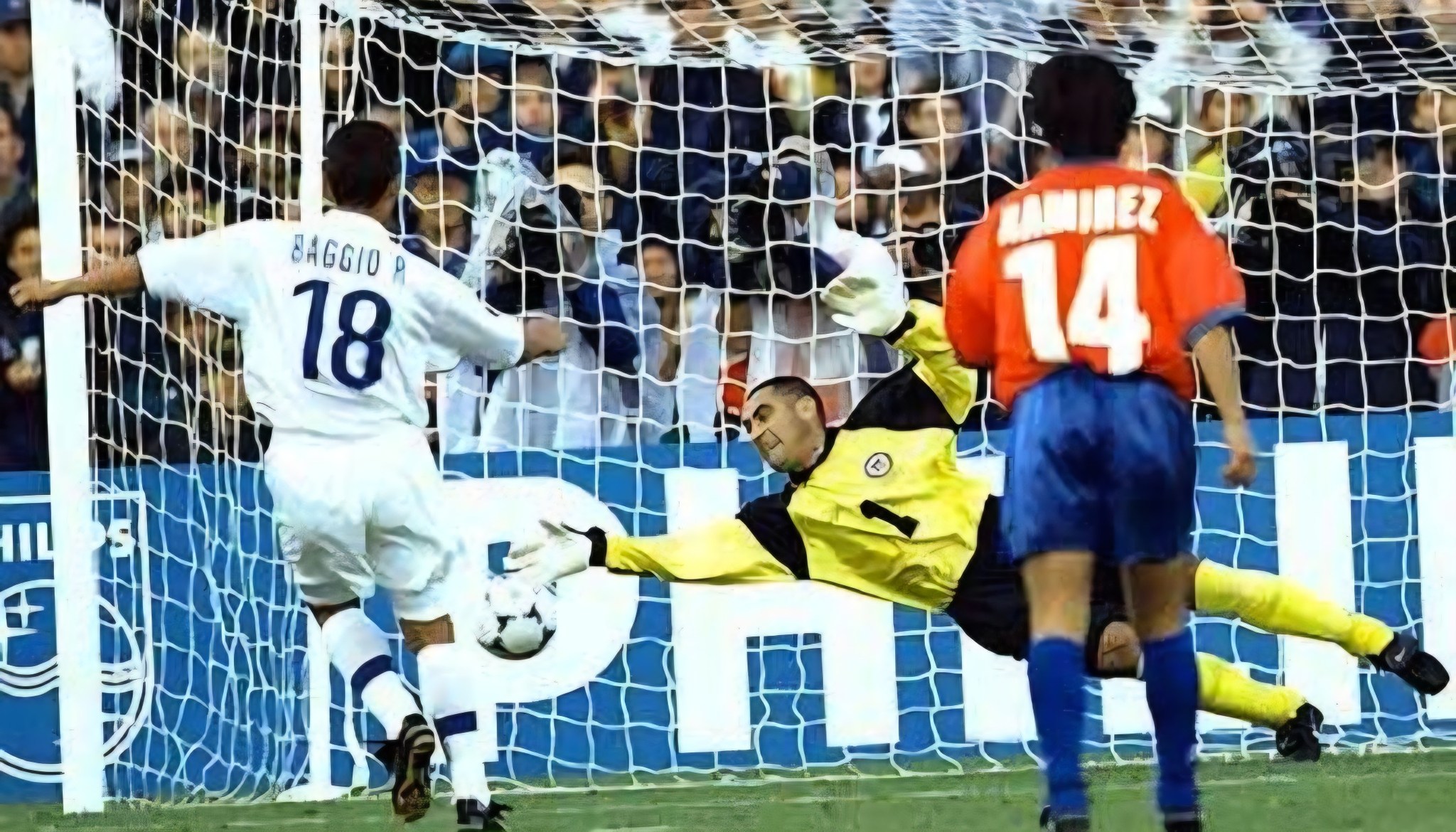 Bóng ma vẫn ám ảnh ngay cả khi Baggio sút thành công quả penalty tại France '98