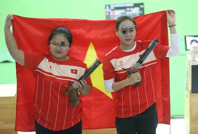 Thùy Trang (trái) từng giành huy chương 10m súng ngắn hơi nữ tại SEA Games 33 năm 2025 ở Thái Lan. Ảnh: Dũng Phương