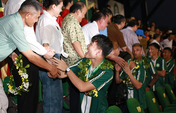 Đây là lần đầu tiên Xuân Trường, Công Phượng, Minh Vương vô địch một giải chuyên nghiệp 